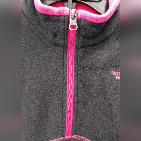 The North Face 1/4 Zip Fleece Pull Over sweater Girls L Black & Pink Lightweight - Picture 11 of 13